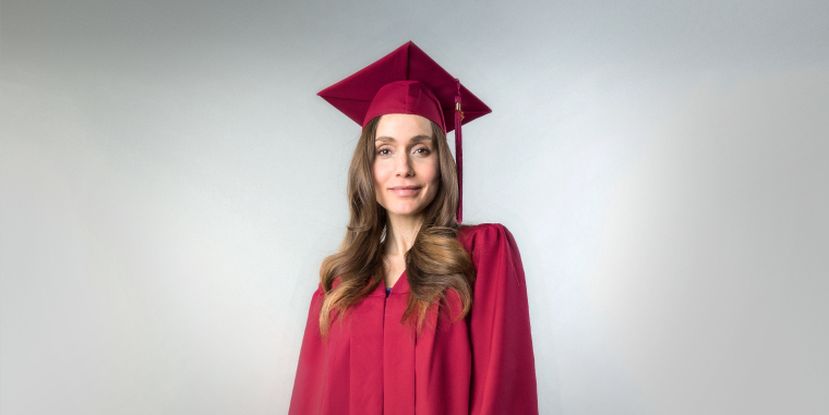 Cappello da laurea rosso Cappello da laurea rosso